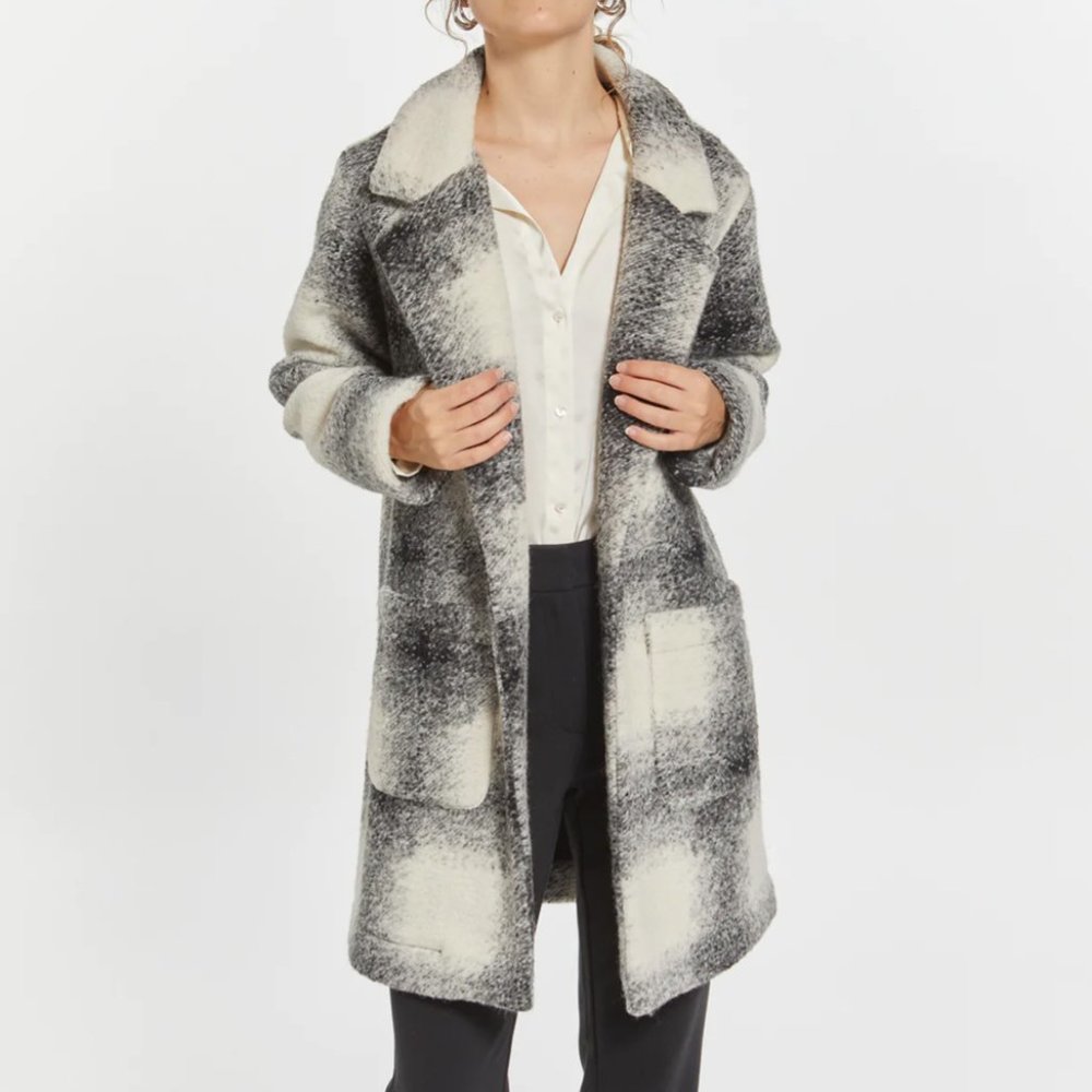 IVORY BLACK WOOL NOTCH LAPEL COAT
